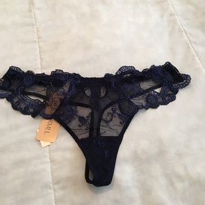 Lise Charmel Charmelle 28 Thong Blk/Bl M NWT